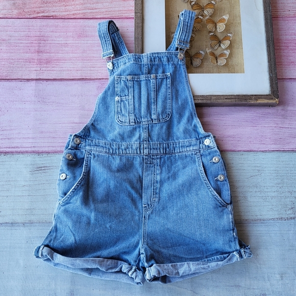 Free People Denim - We the Free Blue Light Denim Roll Hem Pocket Short Overalls Women’s Small